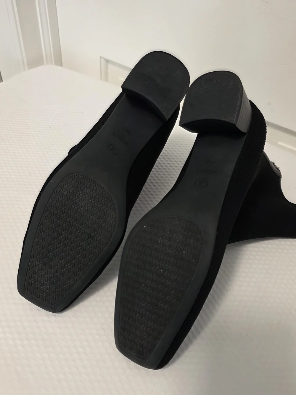 Vivaia Squared Toe Black Ribbed Stretch Ankle Booties Block Heel Size 40.5/9.5